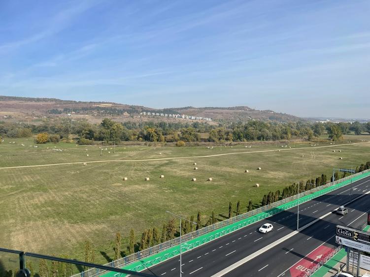 Apartament cu 3 camere decomandat în Florești
