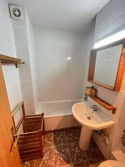 Apartament cu 3 camere semidecomandat în Drumul Taberei