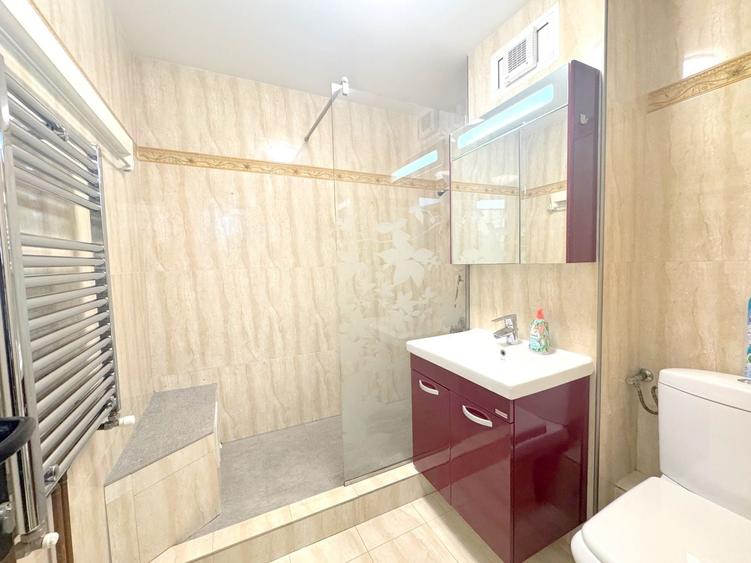 Apartament cu 3 camere decomandat, mobilat în Soarelui