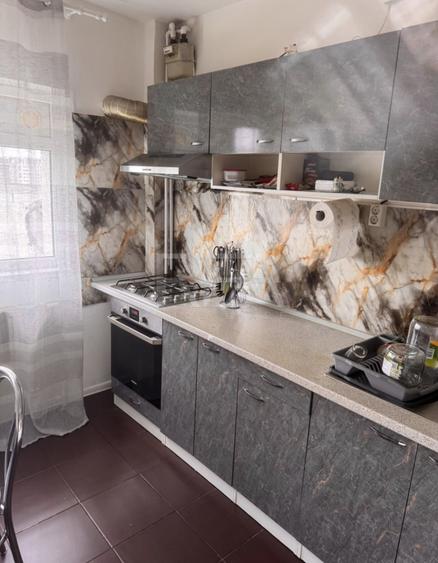 Apartament cu 3 camere decomandat, mobilat în Lujerului