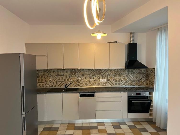 Apartament cu 3 camere decomandat în Take Ionescu