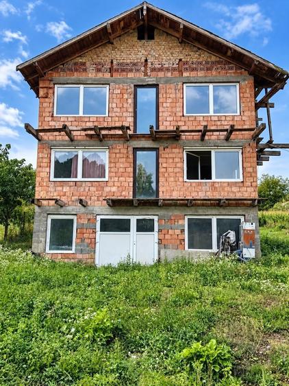 Casă cu 3 camere în Porumbeni