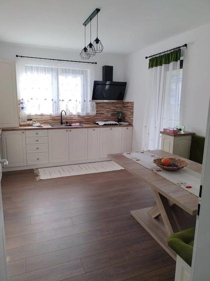 Casă cu 4 camere cu Teren 500 Mp în Ostratu