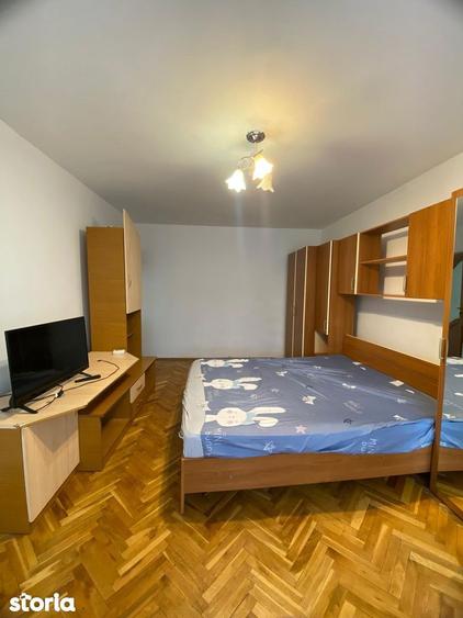 Apartament cu 2 camere decomandat în Craiovița Nouă