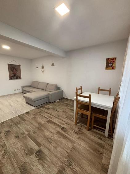 Apartament cu 3 camere semidecomandat, mobilat în Central