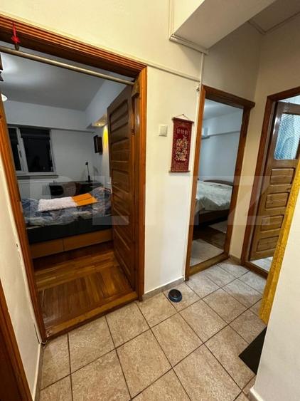 Apartament cu 4 camere decomandat, mobilat în Calea București