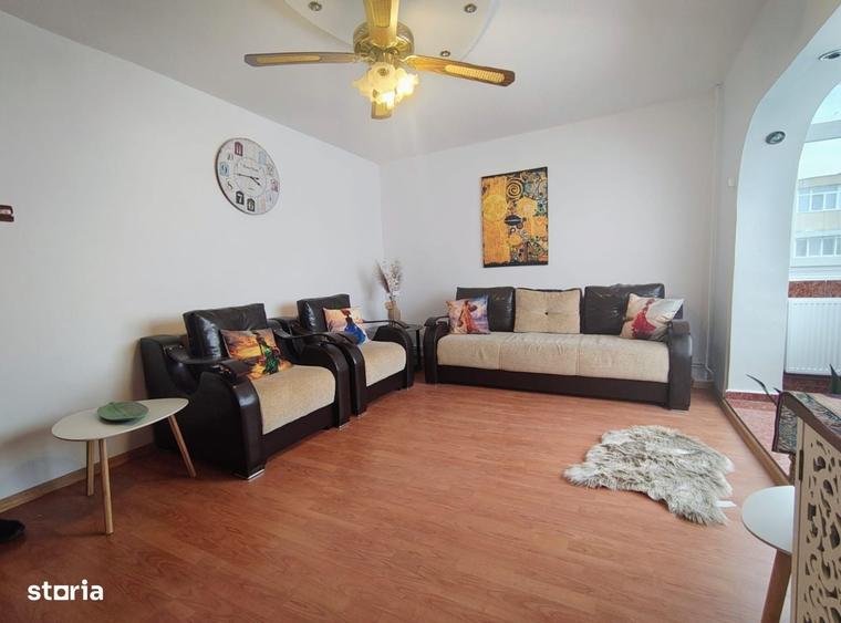 Apartament cu 3 camere decomandat în Albești