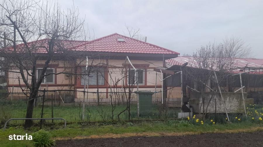 Casă cu 4 camere cu Teren 1760 Mp în Măldăeni