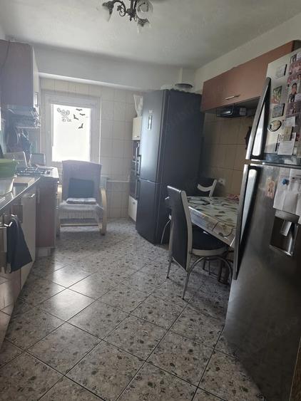 Apartament cu 3 camere decomandat în Sebastian