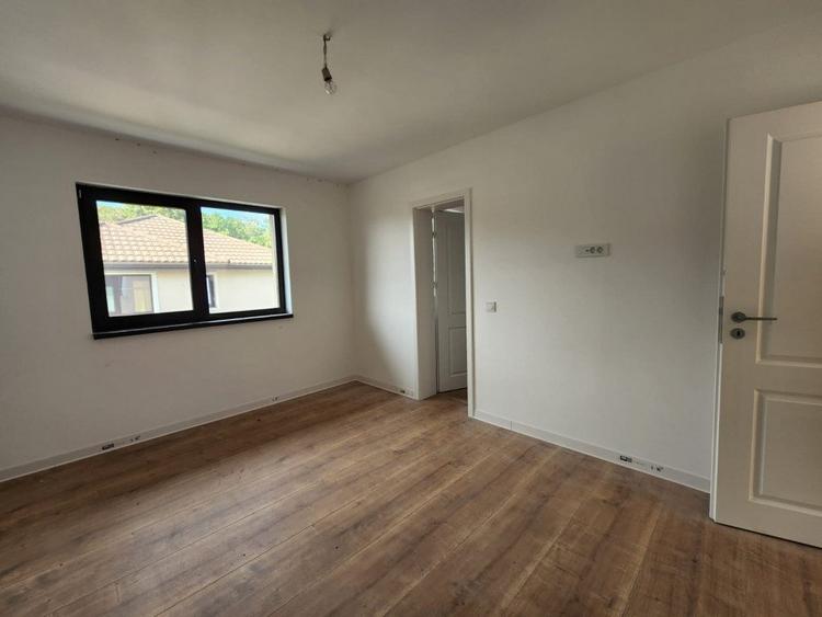 Duplex cu 4 camere cu Canalizare în Miroslava