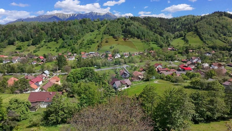 Teren de 1431 mp, în Moieciu