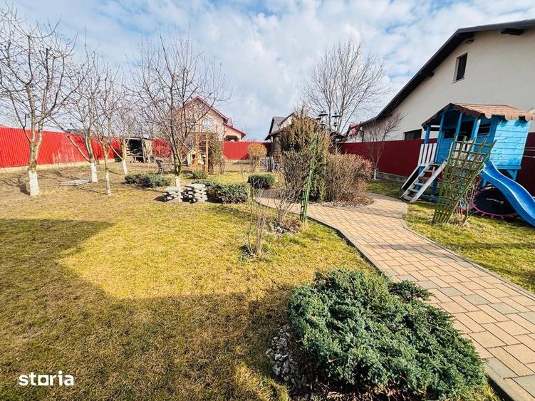 Casă cu 5 camere cu Teren 1000 Mp în Șcheia