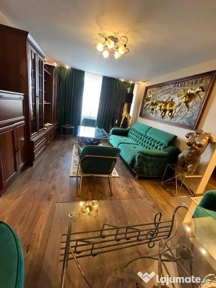 Apartament cu 3 camere semidecomandat în Dărmănești