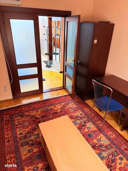 Apartament cu 4 camere decomandat în Palat