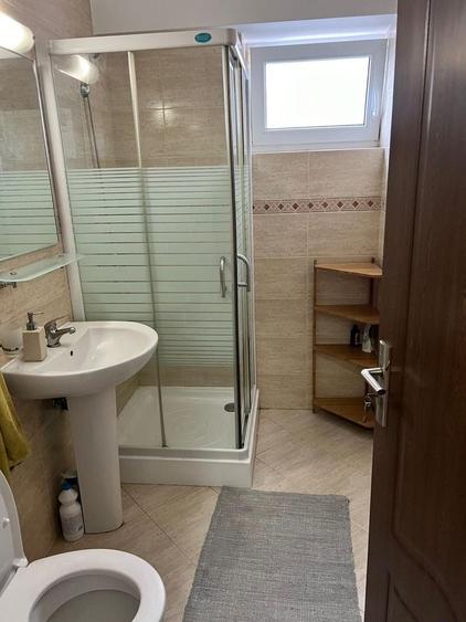 Apartament cu 3 camere decomandat, mobilat în Exterior Vest