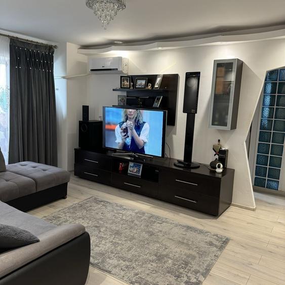 Apartament cu 3 camere semidecomandat în 13 Septembrie
