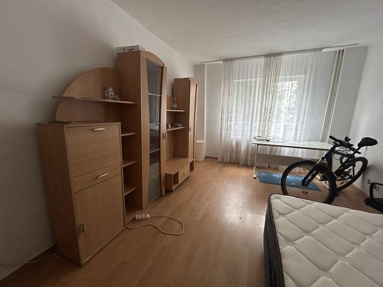 Garsonieră decomandată în Drumul Taberei