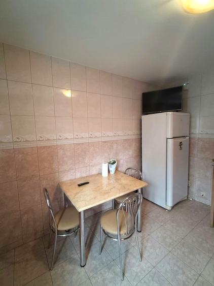 Apartament cu 3 camere decomandat în Berceni