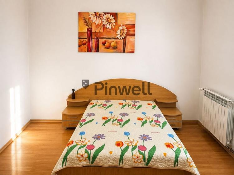 Casă individuală cu 8 camere cu Canalizare în Sud-Vest