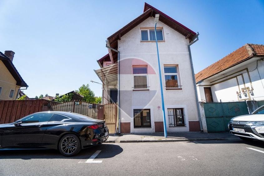 Apartament cu 4 camere decomandat, mobilat în Centrul Civic