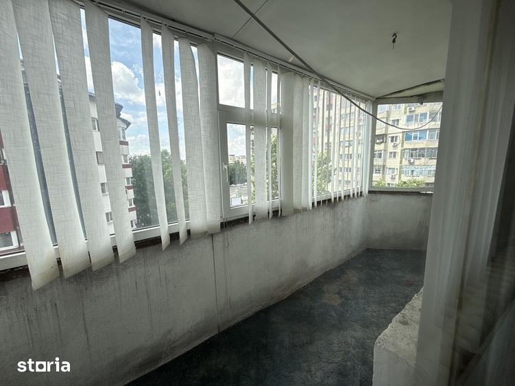Apartament cu 5 camere decomandat în Exterior Vest