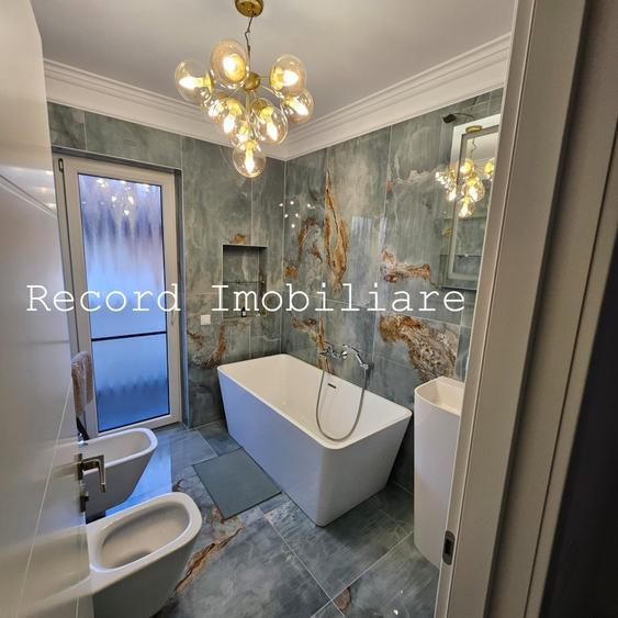 Duplex cu 5 camere cu Canalizare în Florești