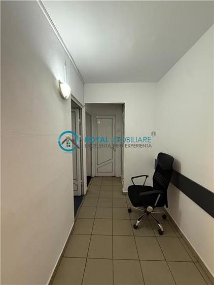Apartament cu 3 camere decomandat în Democrației