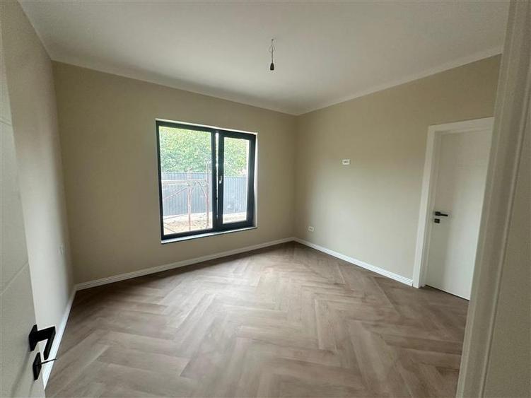 Casă individuală cu 4 camere cu Teren 500 Mp în Tomești