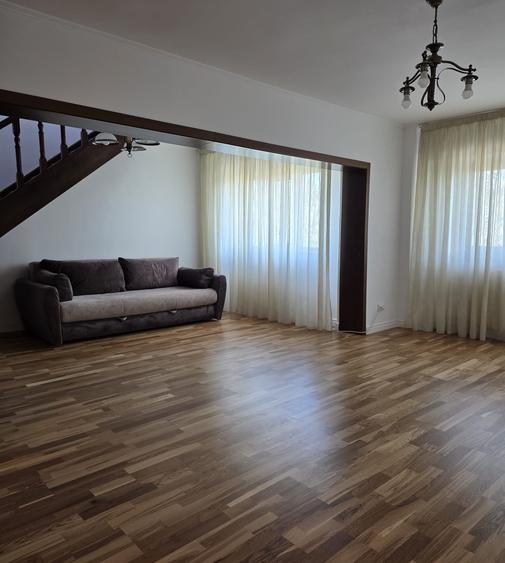 Penthouse cu 5 camere semidecomandat, mobilat în Aviației