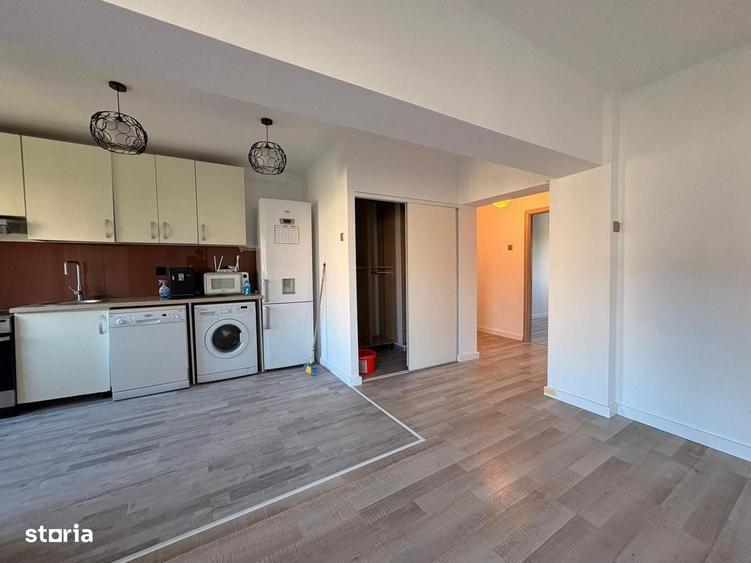 Apartament cu 3 camere decomandat în Tineretului