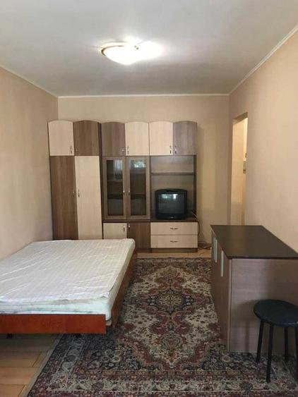 Garsonieră decomandată în Decebal