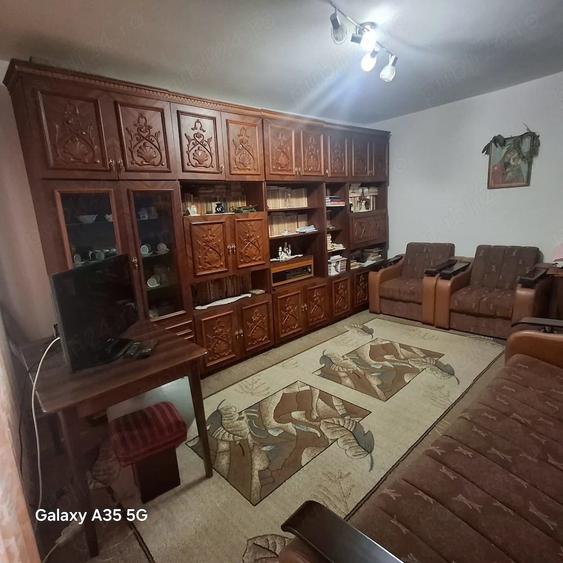 Apartament cu 4 camere decomandat în Central