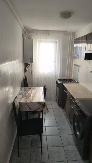 Apartament cu 3 camere semidecomandat în Dosu Bricii