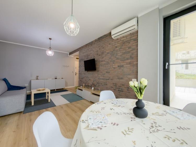 Apartament cu 2 camere decomandat, mobilat în Mamaia-Sat