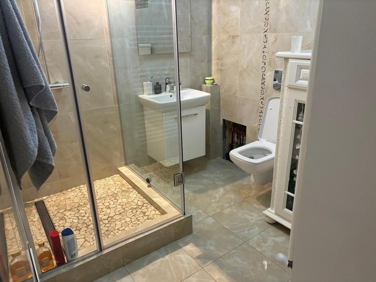 Casă individuală cu 4 camere cu Canalizare în Păcurari