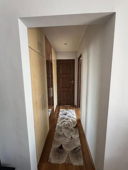 Apartament cu 4 camere semidecomandat în Central