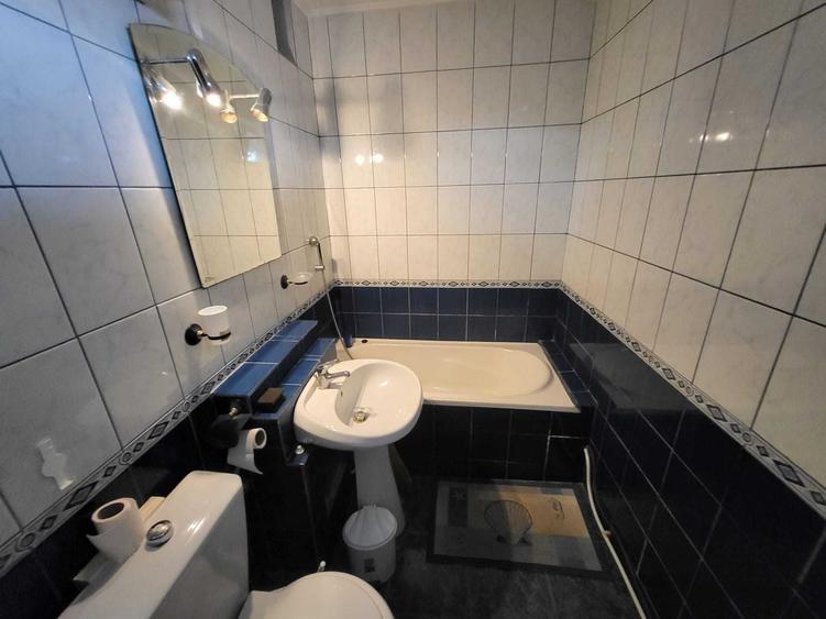Apartament cu 4 camere decomandat în Mărăței