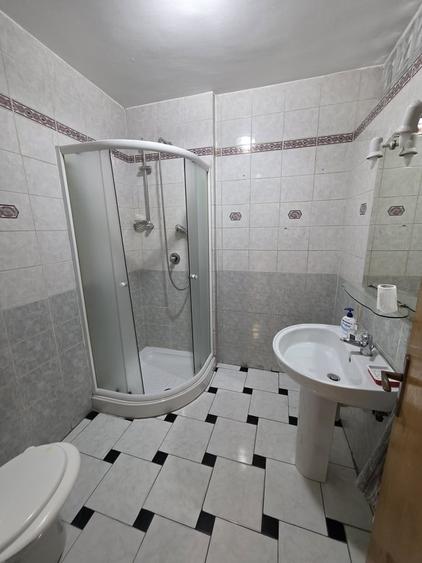 Apartament cu 3 camere decomandat în Costin Georgian