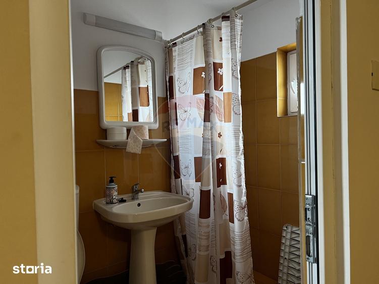 Casă cu 9 camere cu Teren 480 Mp în Limanu