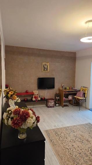 Apartament cu 2 camere semidecomandat în Colentina