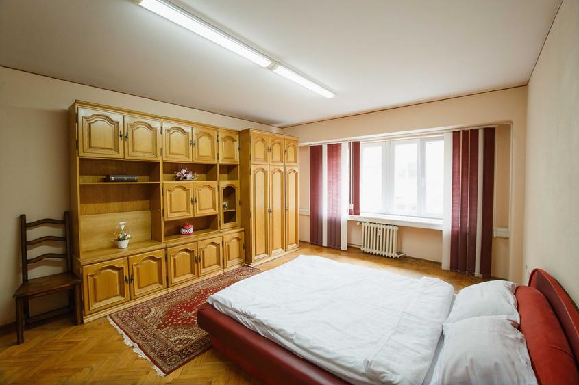 Apartament cu 4 camere decomandat în Ultracentral