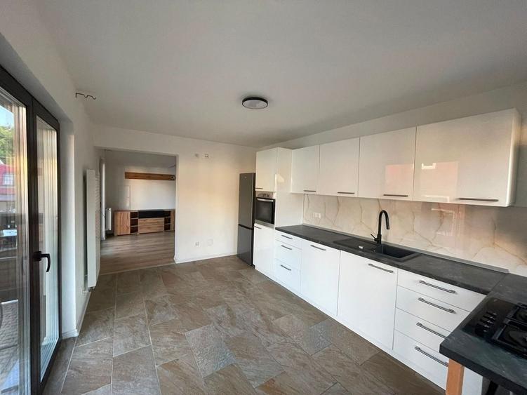 Apartament cu 3 camere semidecomandat, mobilat în Parcul Carol