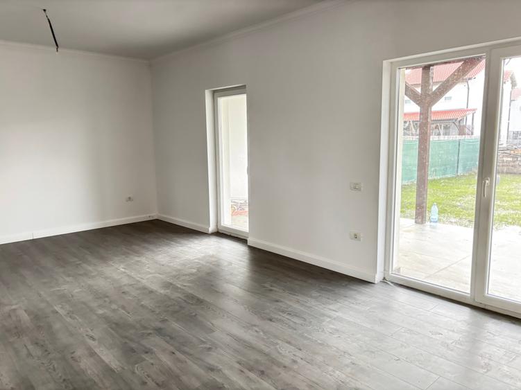 Duplex cu 4 camere cu Teren 300 Mp în Covaci