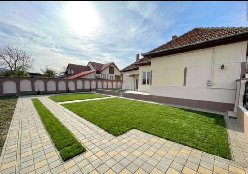 Casă individuală cu 3 camere cu Canalizare în Central
