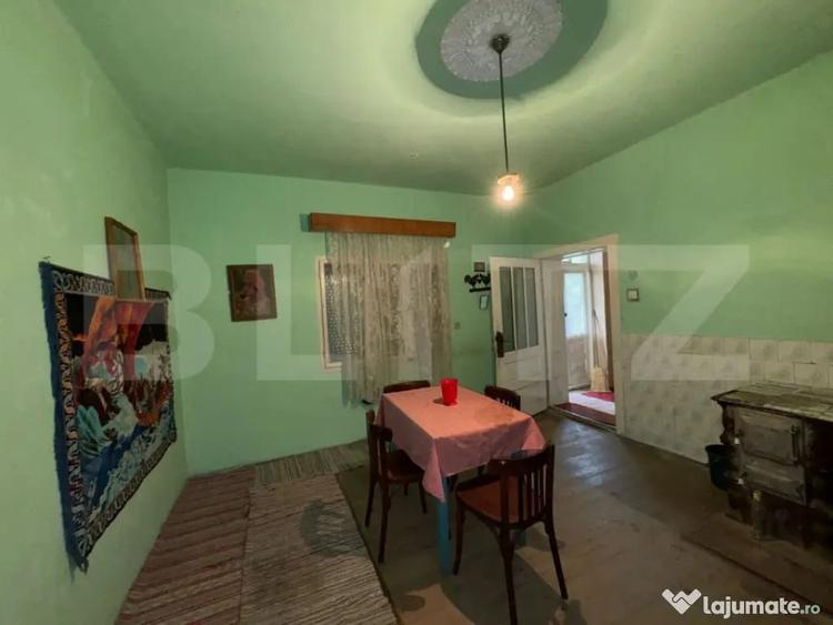 Casa de vanzare, cu 2 camere, 120 mp + teren de 1207 mp, zon - 4