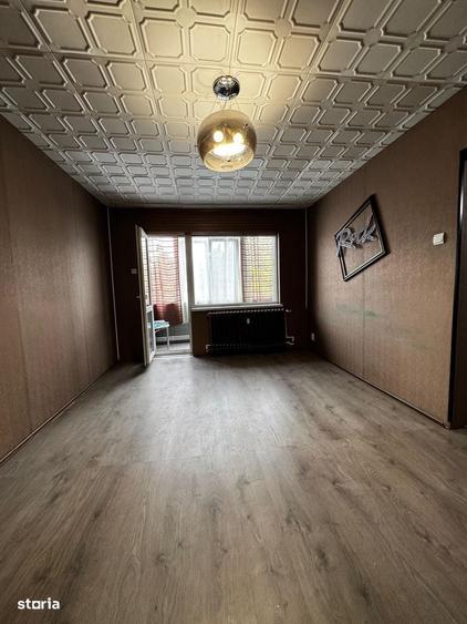 Apartament cu 3 camere semidecomandat în Tătărași