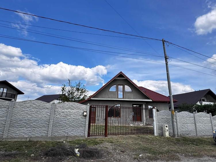 Casă cu 4 camere în Exterior Vest