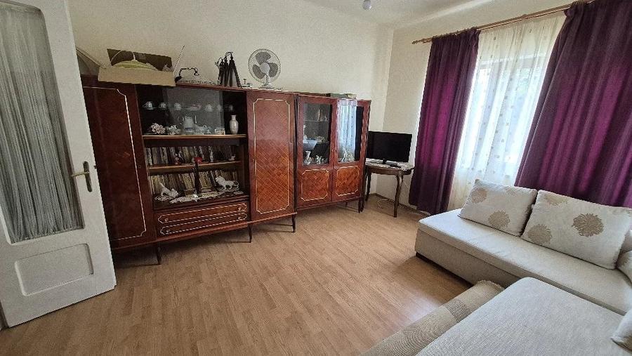 Casă cu 5 camere cu Teren 1000 Mp în Teiu