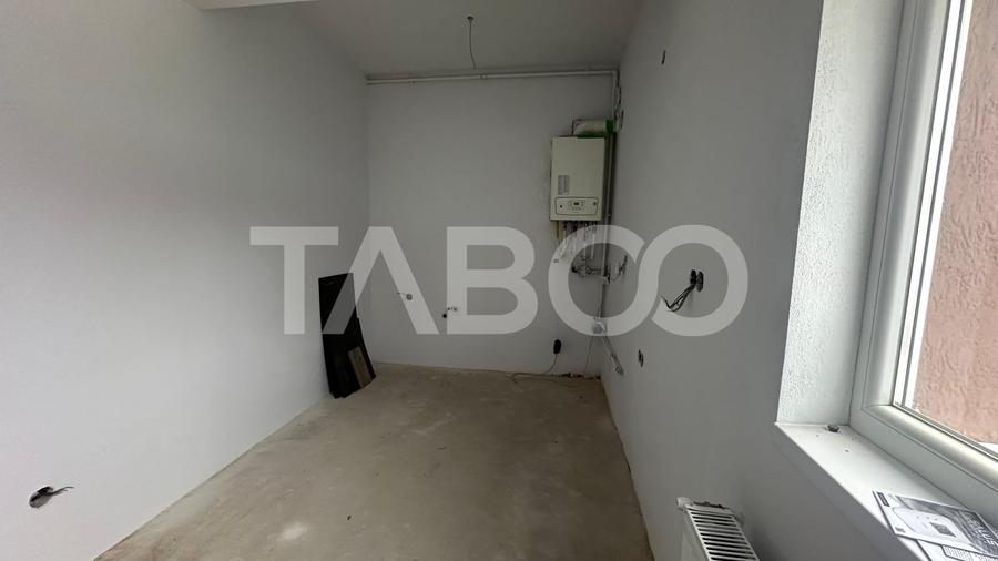 Apartament cu 3 camere decomandat în Turnișor
