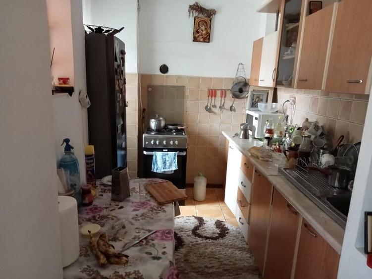 Casă individuală cu 4 camere cu Canalizare în Palazu Mare